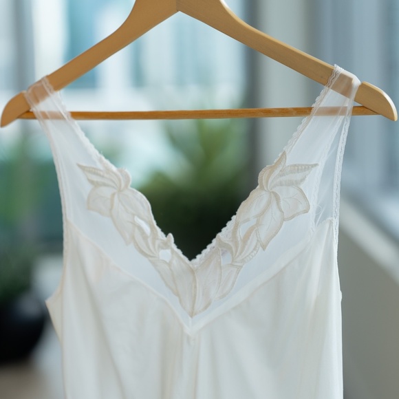 VINTAGE Gilead white sheer Nightgown - Picture 4 of 9